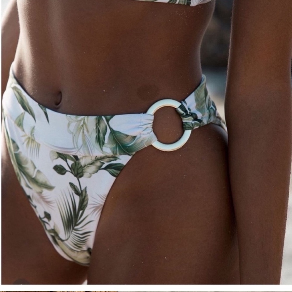 Monday Swimwear Antigua bikini bottoms size V